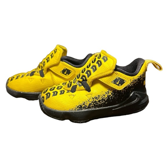 Nike LeBron XVII Auto (TDV) Super Vroom Toddler Sneaker - Picture 2 of 9